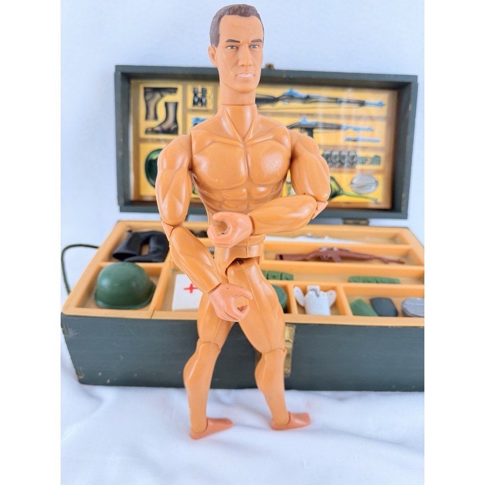 Vintage GI Joe 12" Action Figure w/ Footlocker Case & Accessories Lot Incomplete